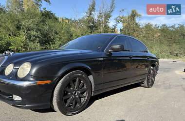 Седан Jaguar S-Type 2000 в 