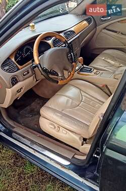 Седан Jaguar S-Type 2000 в 