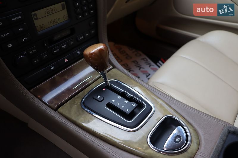 Седан Jaguar S-Type 2006 в Львове