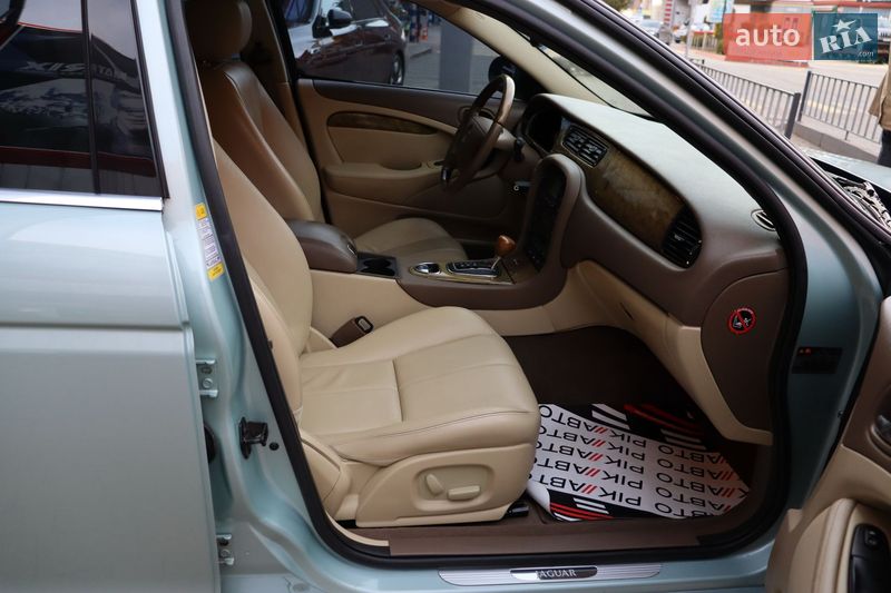 Седан Jaguar S-Type 2006 в Львове