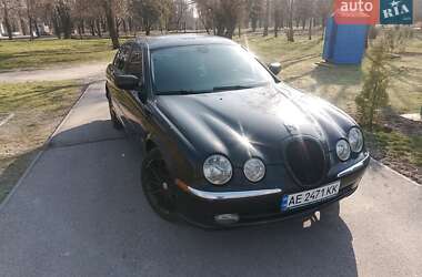 Седан Jaguar S-Type 2000 в Никополе