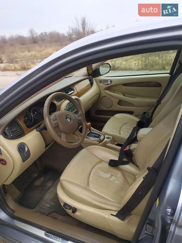 Седан Jaguar X-Type 2006 в Мироновке