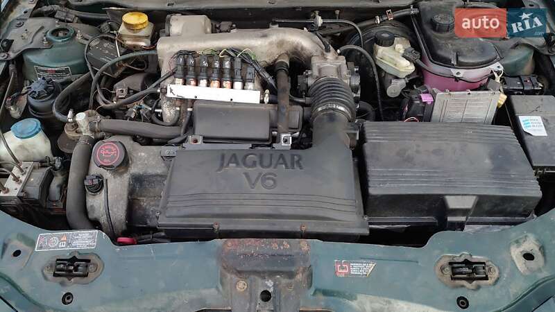 Седан Jaguar X-Type 2002 в Умані