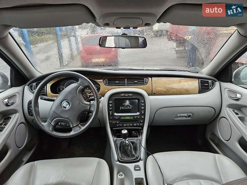 Седан Jaguar X-Type 2002 в Охтирці