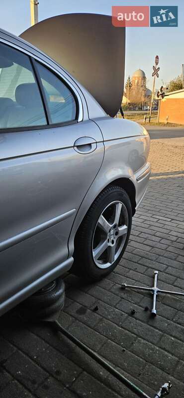 Седан Jaguar X-Type 2002 в Охтирці