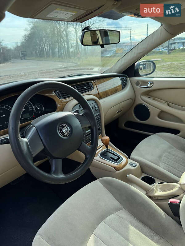 Седан Jaguar X-Type 2007 в Львові