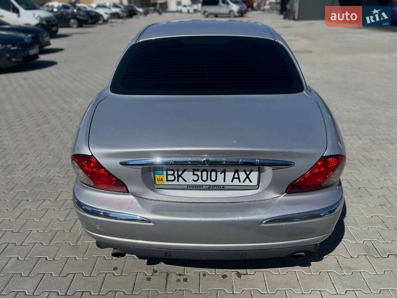 Седан Jaguar X-Type 2001 в Львове