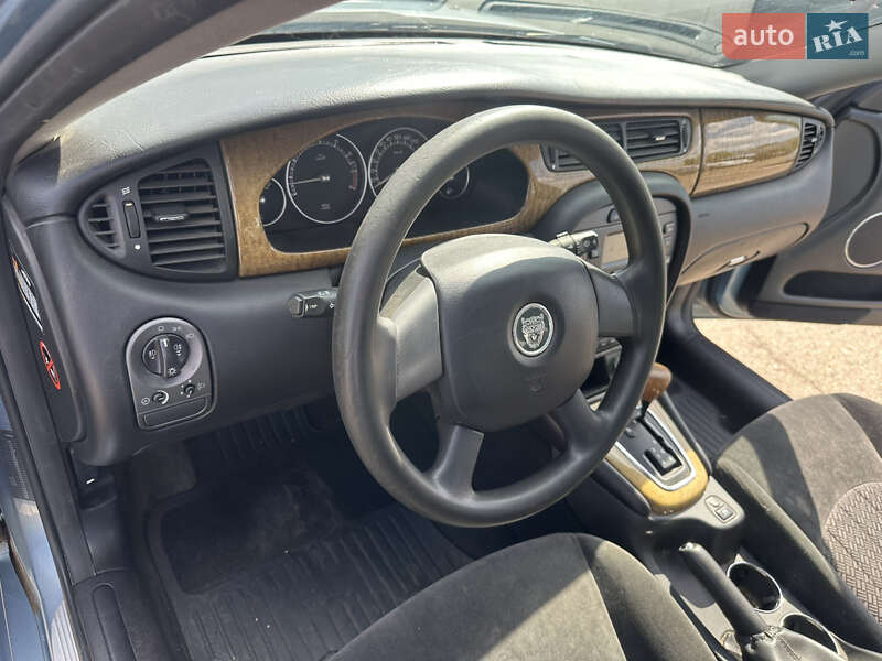Седан Jaguar X-Type 2004 в Киеве
