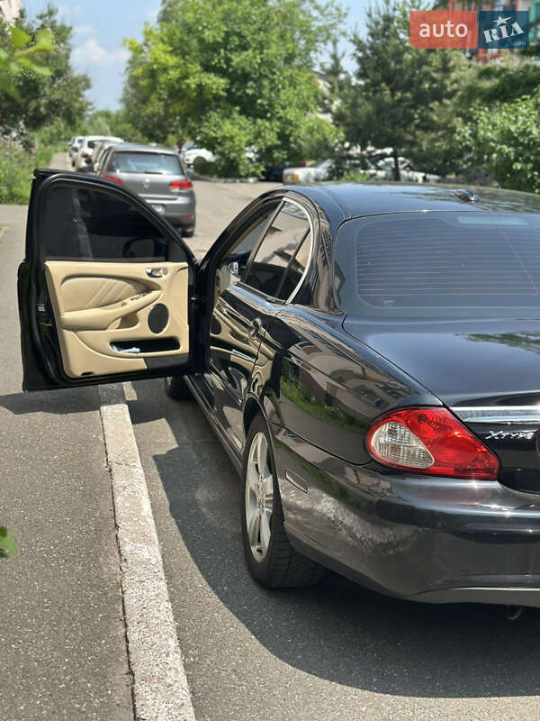 Седан Jaguar X-Type 2008 в Глевахе
