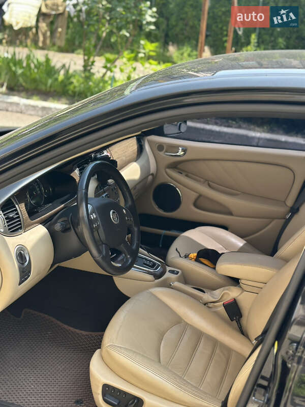 Седан Jaguar X-Type 2008 в Глевахе
