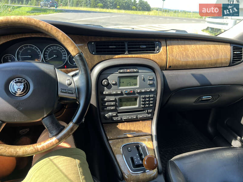 Седан Jaguar X-Type 2007 в Львові