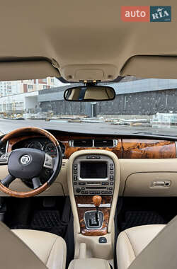 Седан Jaguar X-Type 2009 в 