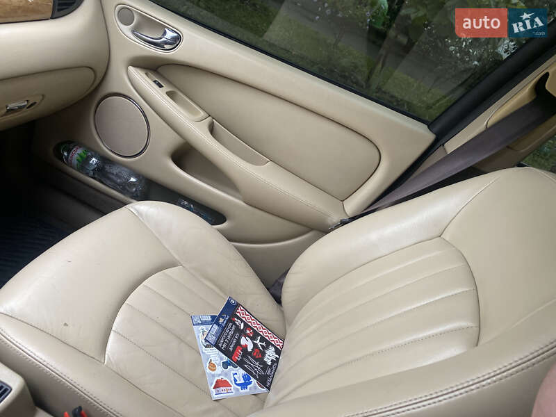 Седан Jaguar X-Type 2003 в Киеве