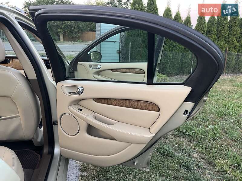 Седан Jaguar X-Type 2007 в Радехові