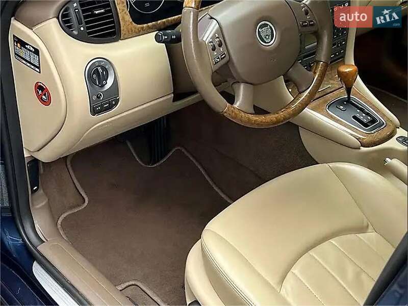 Седан Jaguar X-Type 2006 в Смеле