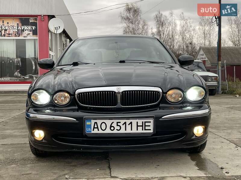 Седан Jaguar X-Type 2001 в Тячеве