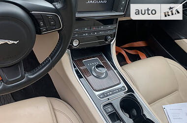 Седан Jaguar XE 2015 в Коломые
