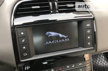 Седан Jaguar XE 2016 в Вінниці
