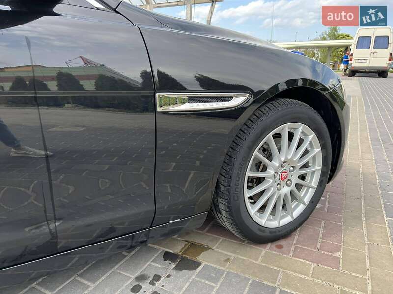 Седан Jaguar XE 2018 в Луцке
