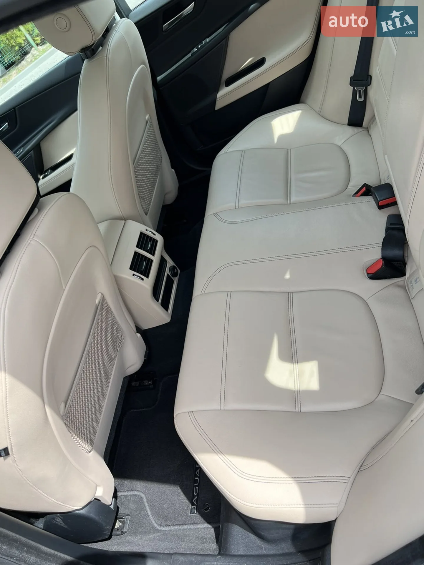 2018 Jaguar XE - мініатюра 15