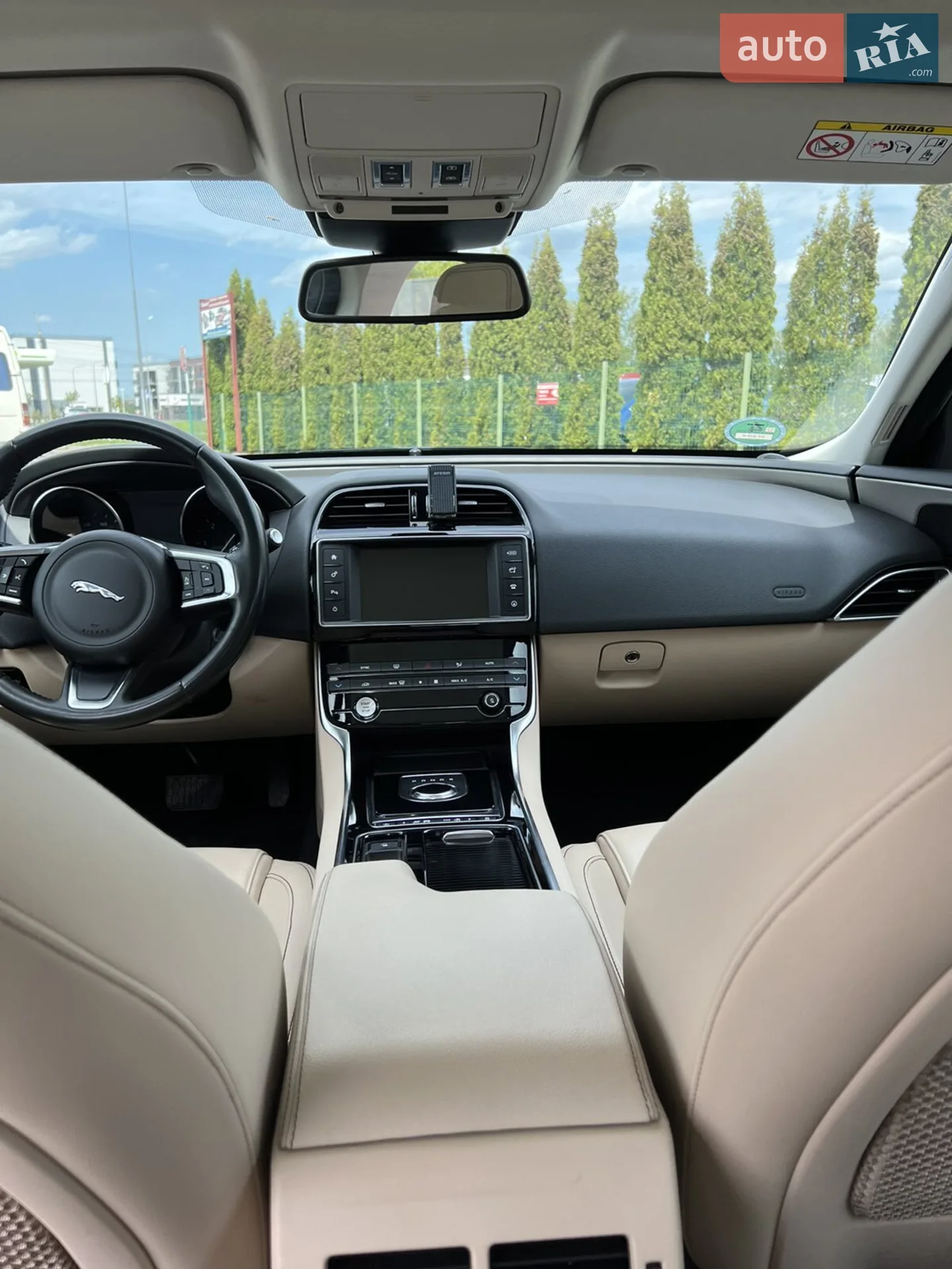 2018 Jaguar XE - мініатюра 32