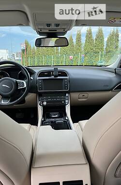 Седан Jaguar XE 2018 в Луцке