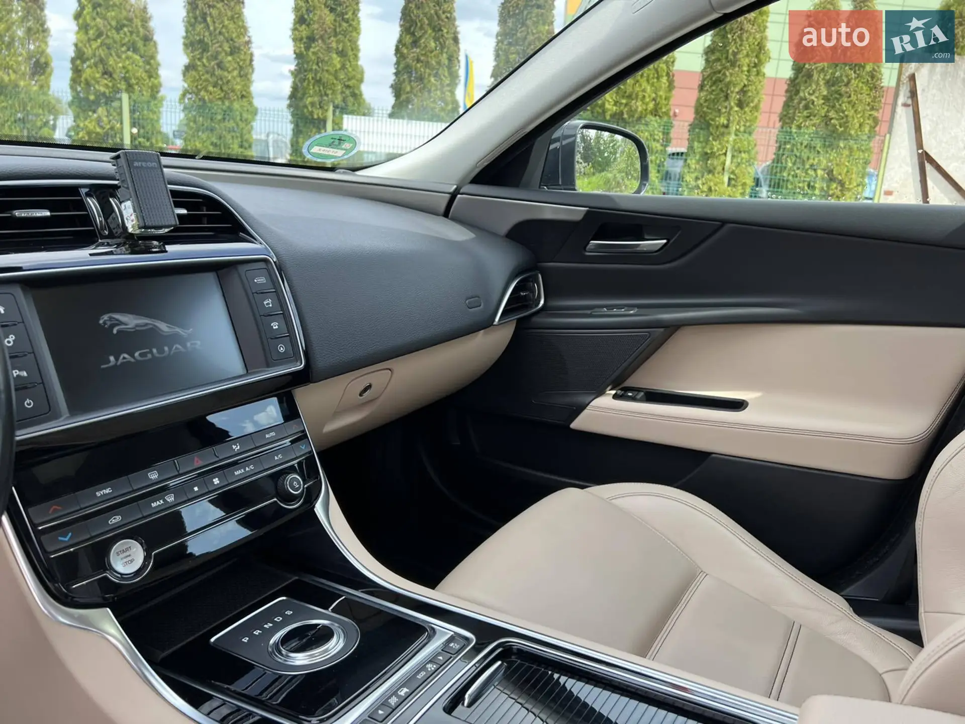 2018 Jaguar XE - мініатюра 37