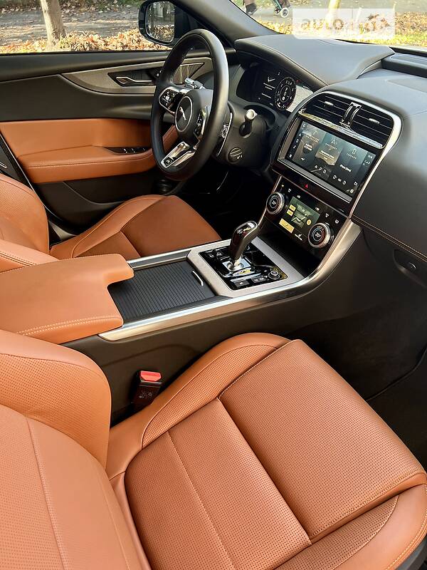 Седан Jaguar XE 2021 в Киеве