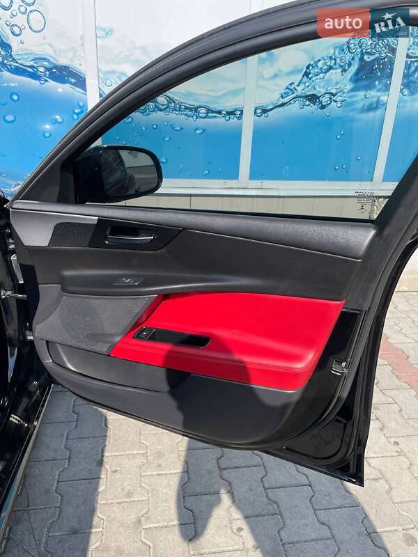 Седан Jaguar XE 2015 в Тячеві фото 14 Седан Jaguar XE 2015 в Тячеві