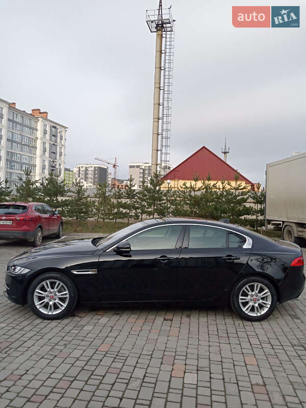 Седан Jaguar XE 2016 в Ивано-Франковске