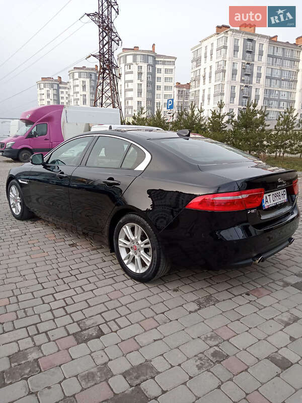 Седан Jaguar XE 2016 в Ивано-Франковске