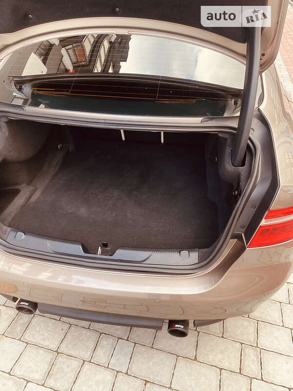 Седан Jaguar XE 2016 в Ивано-Франковске