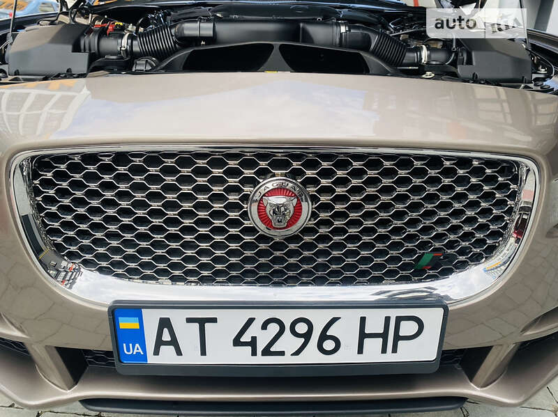 Седан Jaguar XE 2016 в Ивано-Франковске