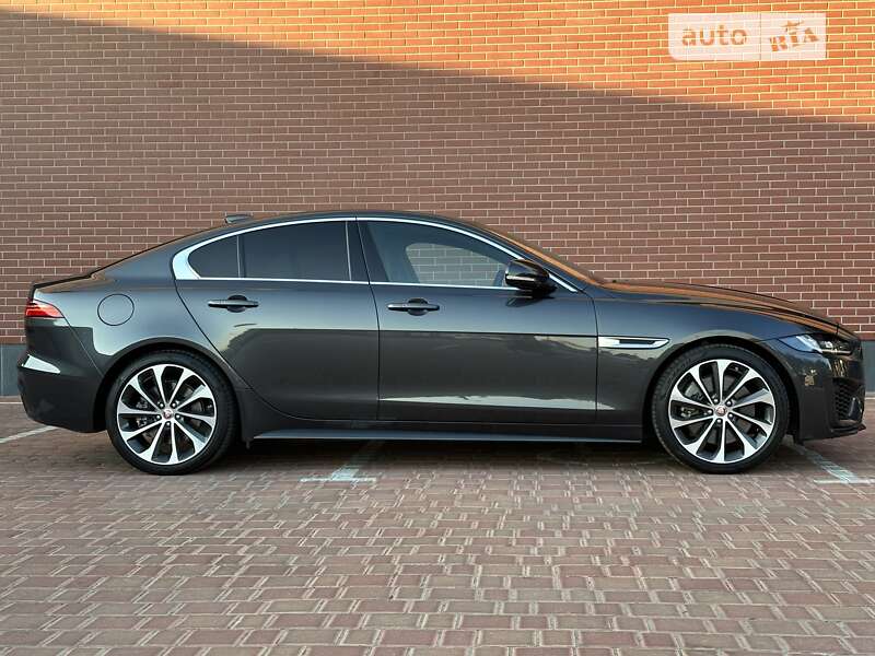 Седан Jaguar XE 2020 в Киеве