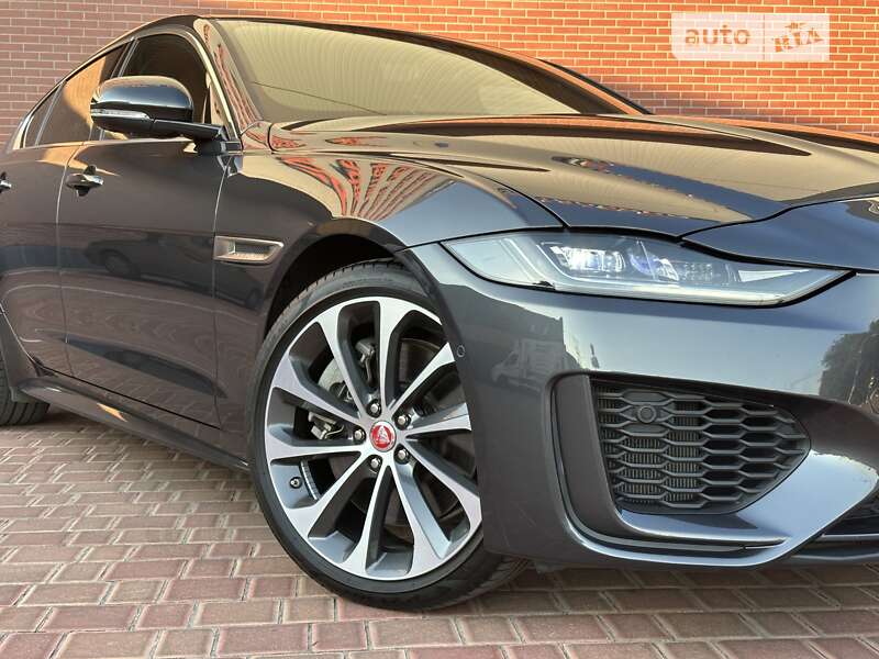 Седан Jaguar XE 2020 в Киеве