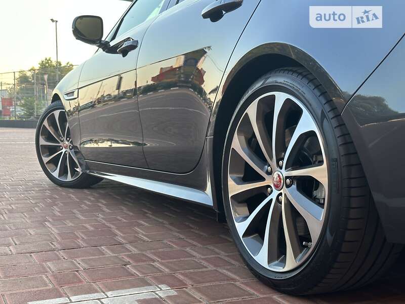 Седан Jaguar XE 2020 в Киеве