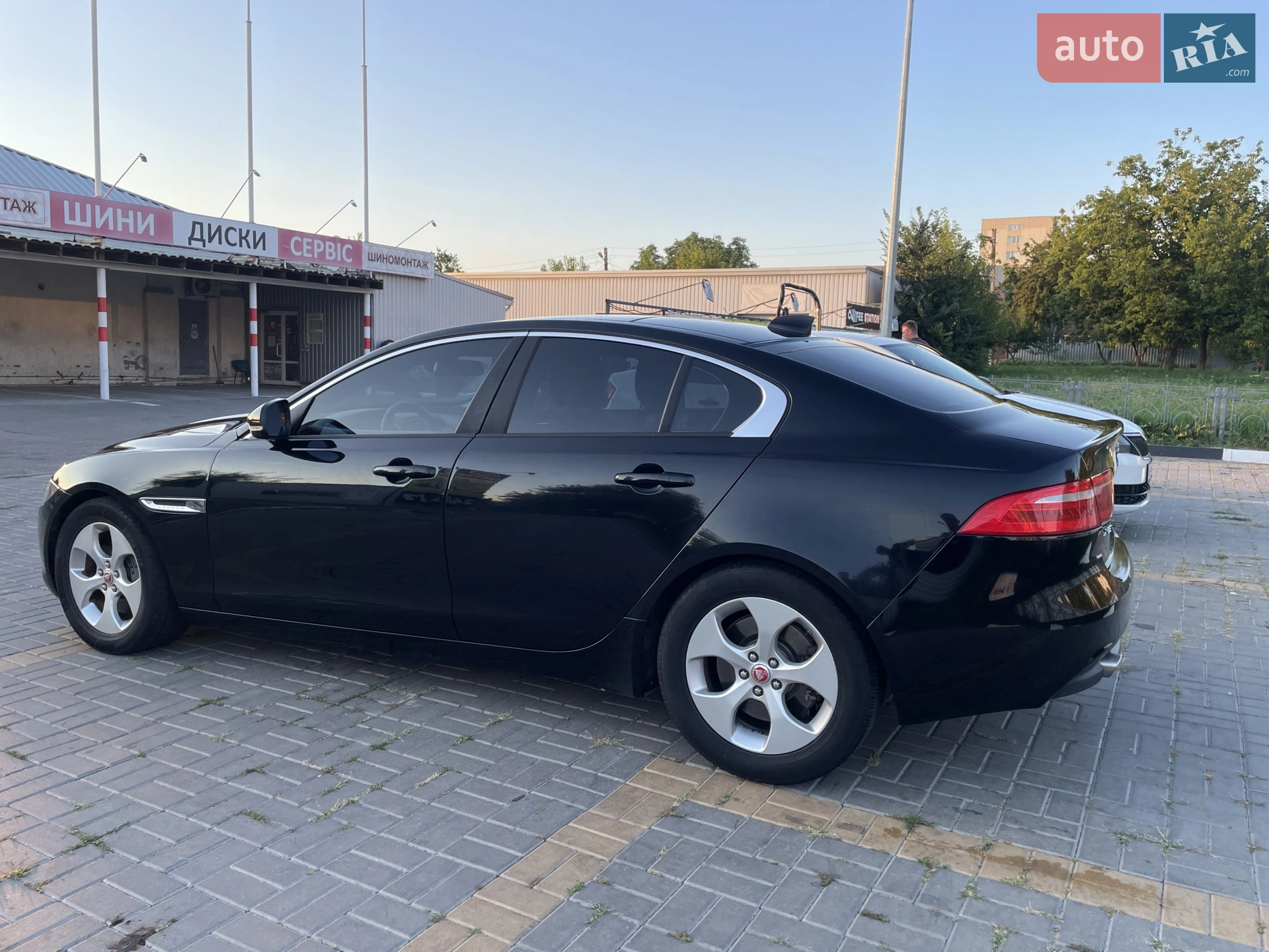 2017 Jaguar XE - мініатюра 5