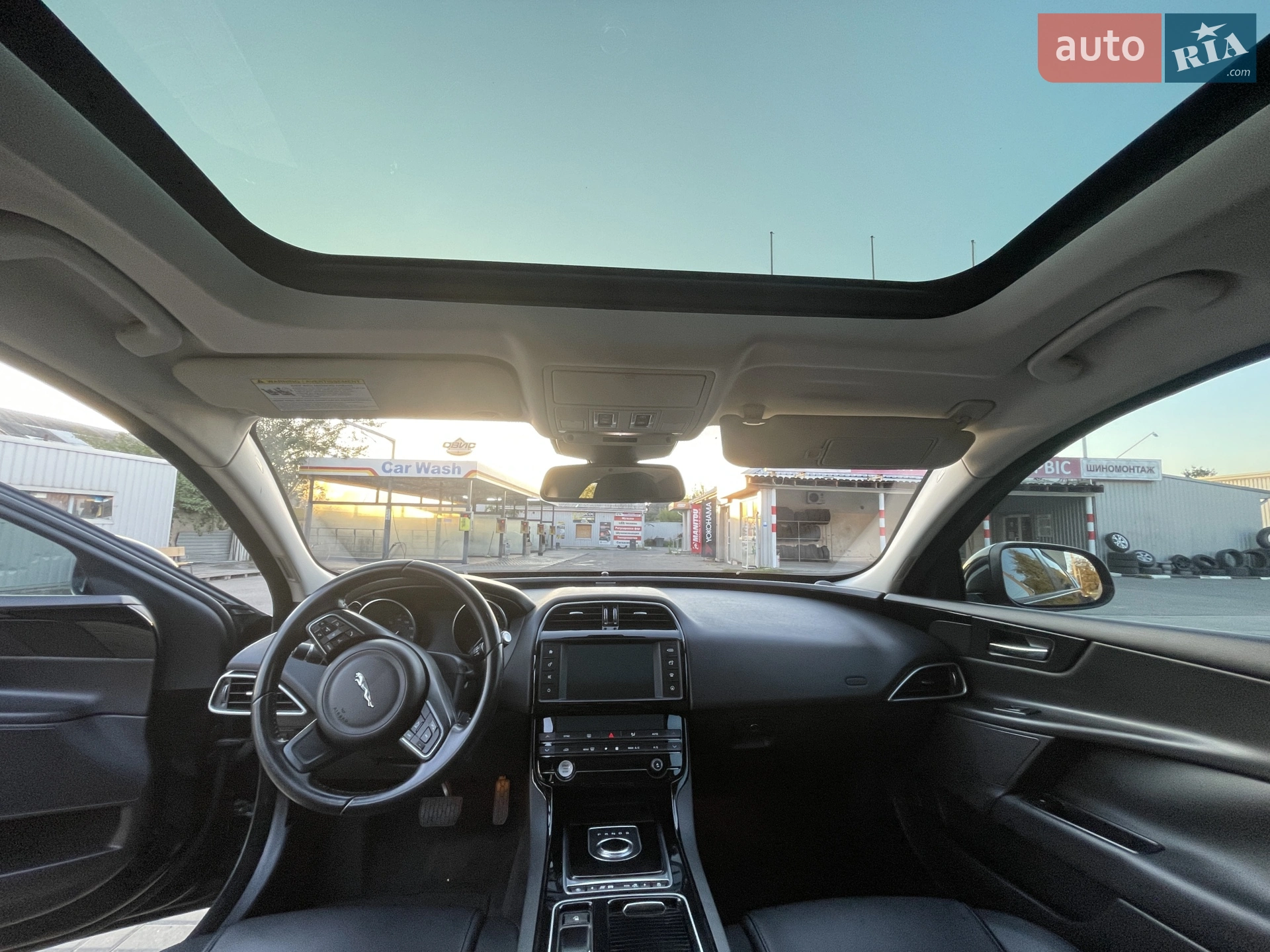 2017 Jaguar XE - мініатюра 15