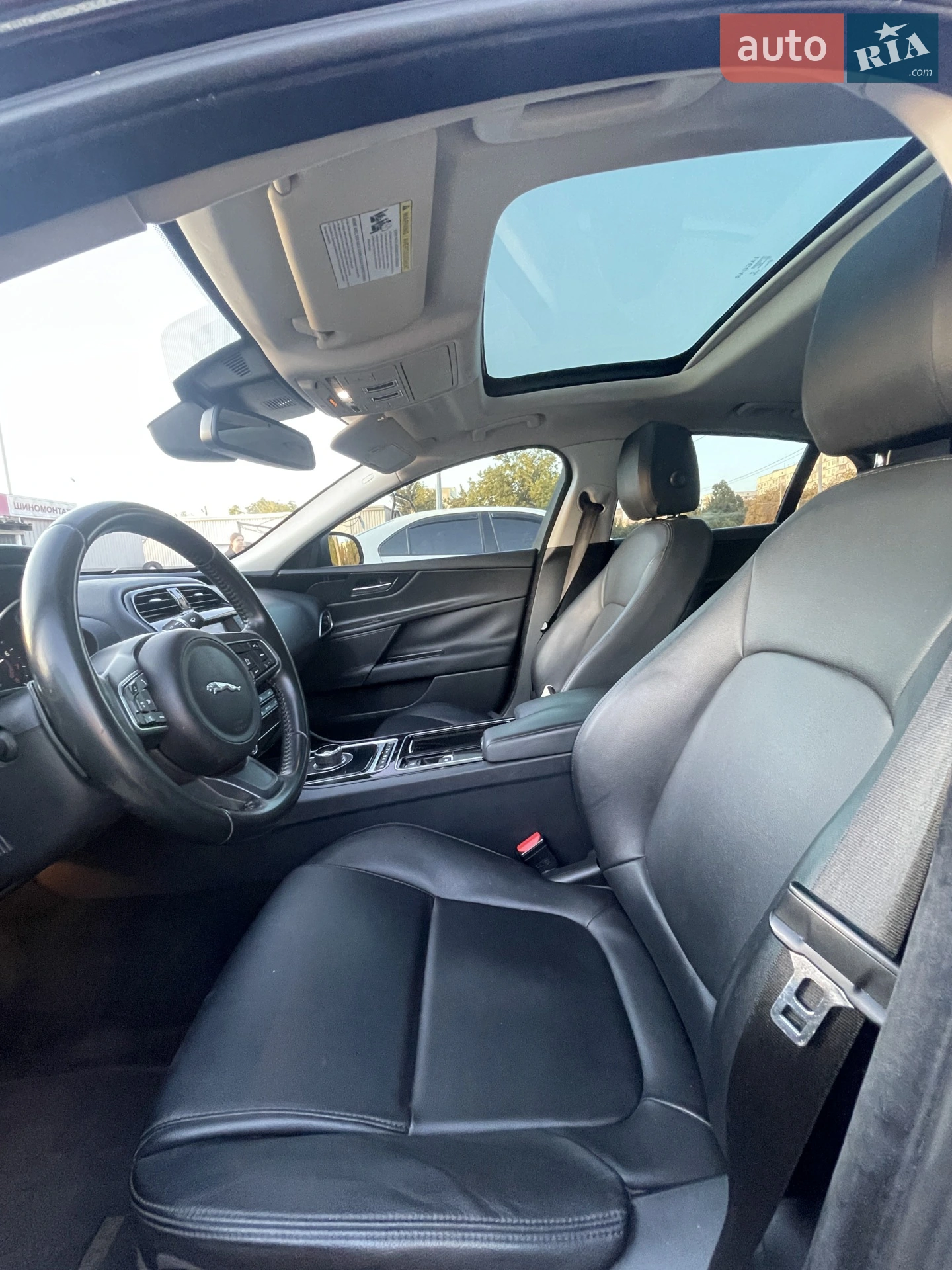 2017 Jaguar XE - мініатюра 21