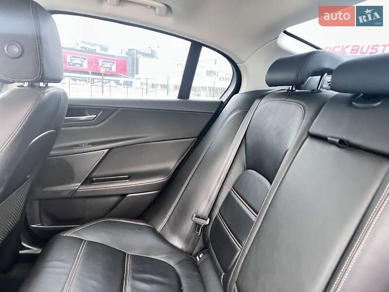 Седан Jaguar XE 2017 в Полтаве