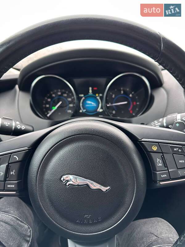 Седан Jaguar XE 2016 в Києві