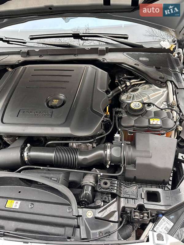 Седан Jaguar XE 2016 в Києві