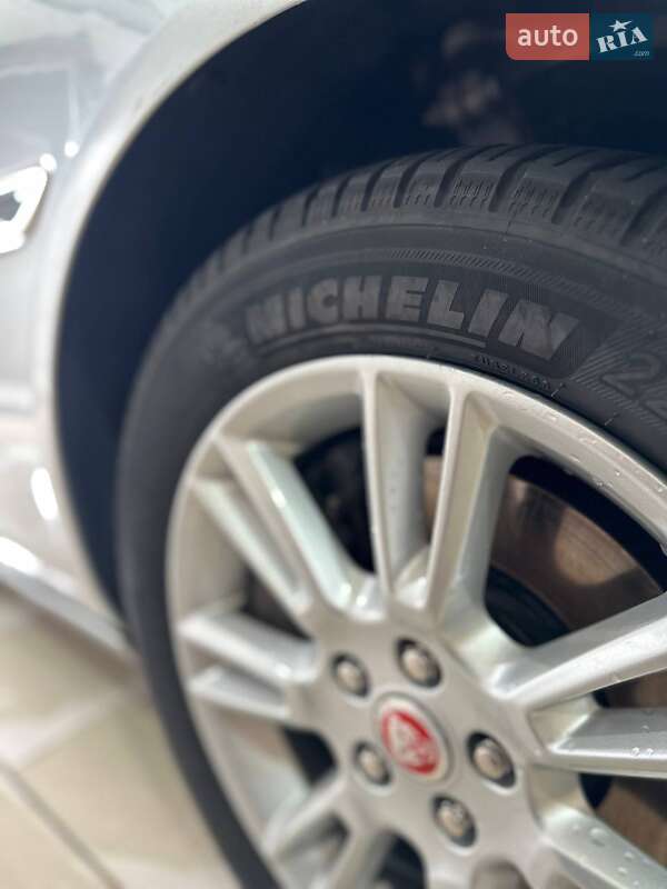 Седан Jaguar XE 2016 в Києві