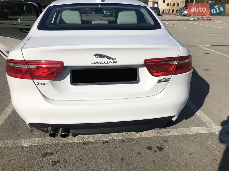 Седан Jaguar XE 2017 в Ивано-Франковске