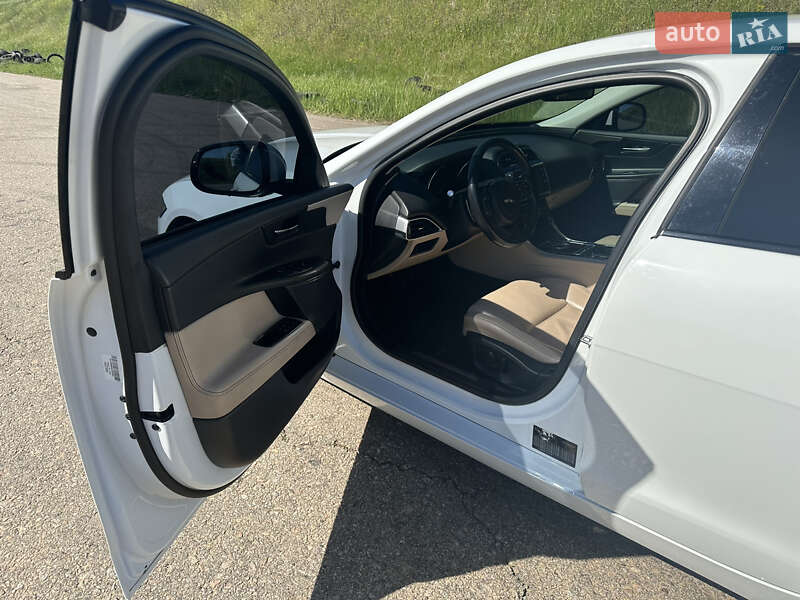Седан Jaguar XE 2015 в Одессе
