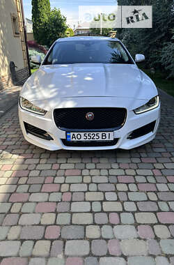 Седан Jaguar XE 2016 в Ужгороді