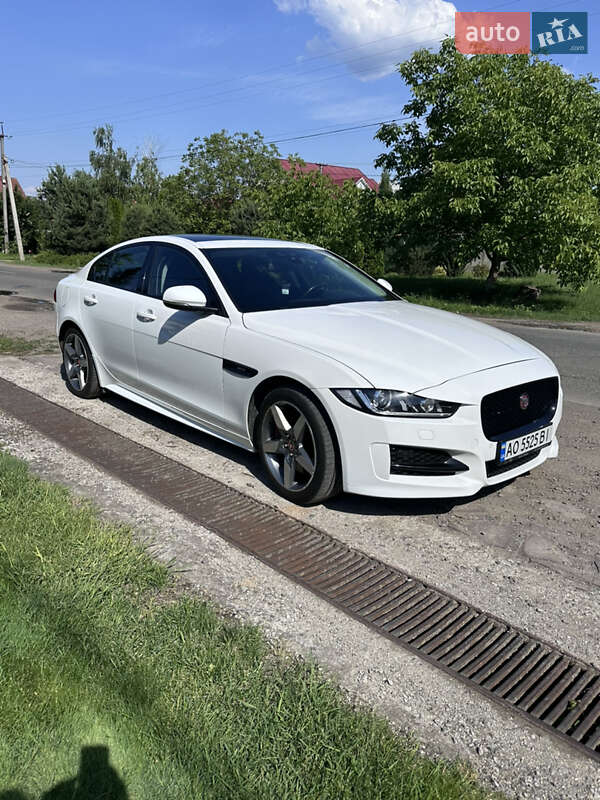 Седан Jaguar XE 2016 в Ужгороде