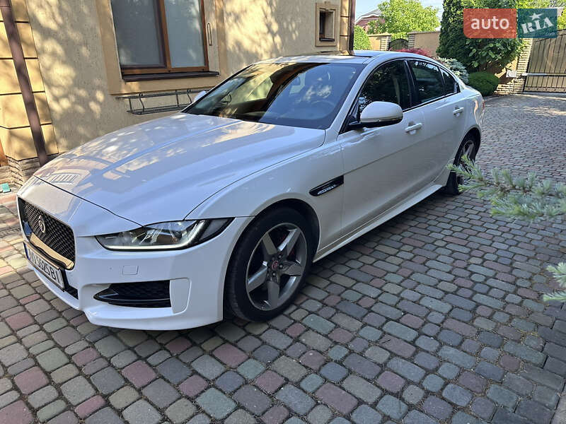 Седан Jaguar XE 2016 в Ужгороде
