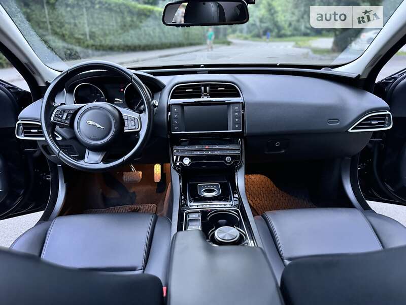 Седан Jaguar XE 2016 в Києві