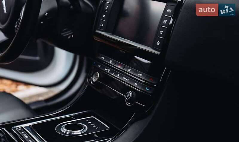 Седан Jaguar XE 2016 в Киеве фото 9 Седан Jaguar XE 2016 в Киеве
